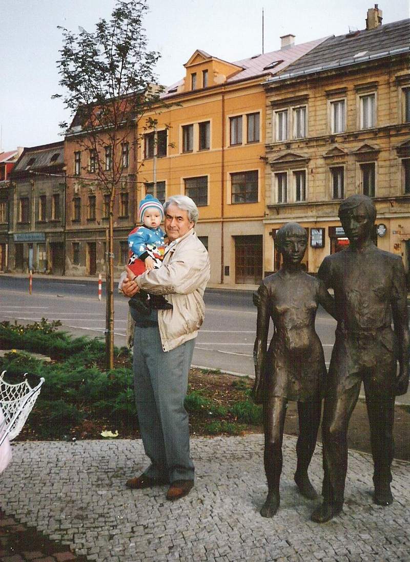 Martínek s dědečkem.jpg